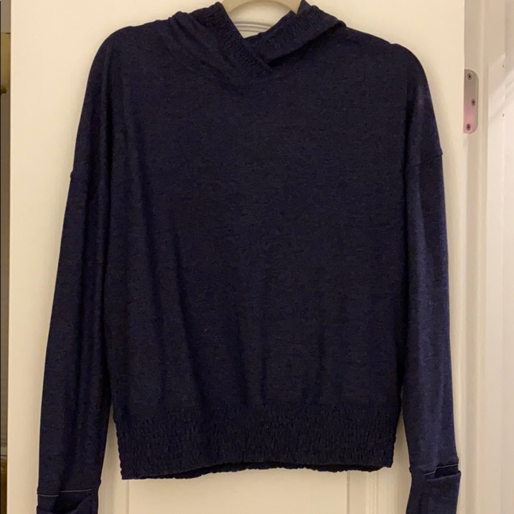 Lululemon cinched pullover navy blue EUC size 4
